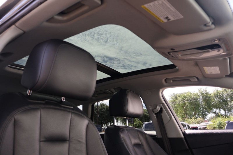 Audi allroad Vehicle Full-screen Gallery Image 22