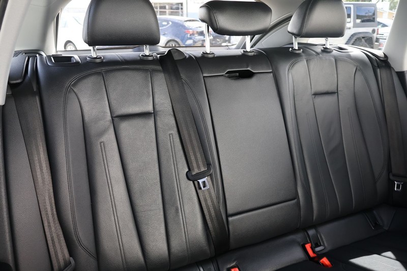 Audi allroad Vehicle Full-screen Gallery Image 23