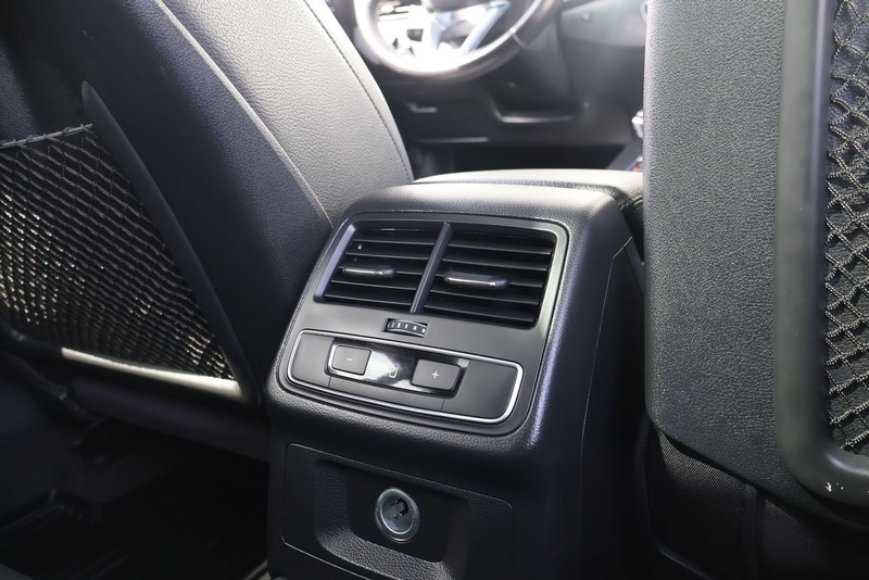 Audi allroad Vehicle Full-screen Gallery Image 24