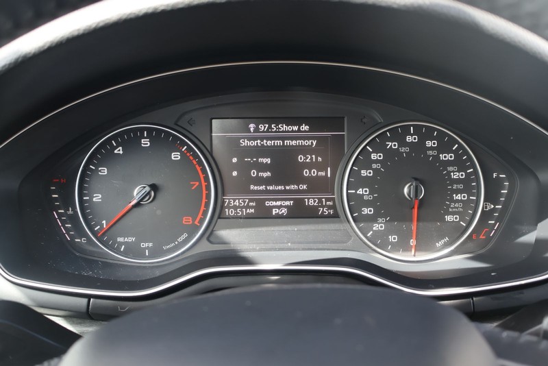 Audi allroad Vehicle Full-screen Gallery Image 26