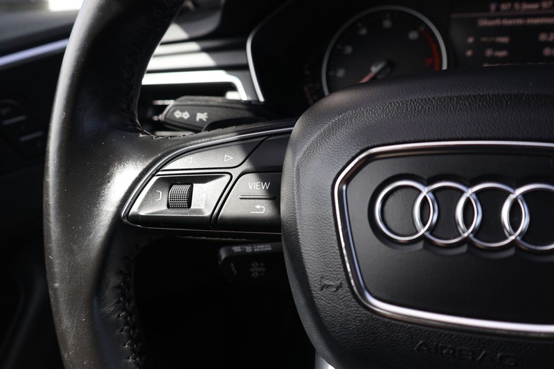 Audi allroad Vehicle Full-screen Gallery Image 28