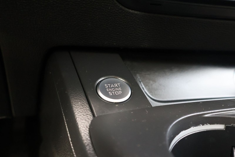 Audi allroad Vehicle Full-screen Gallery Image 35