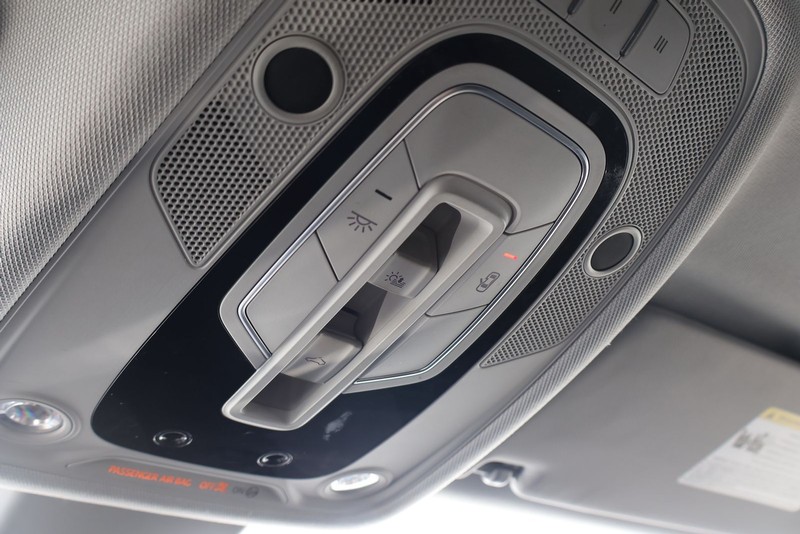 Audi allroad Vehicle Full-screen Gallery Image 36