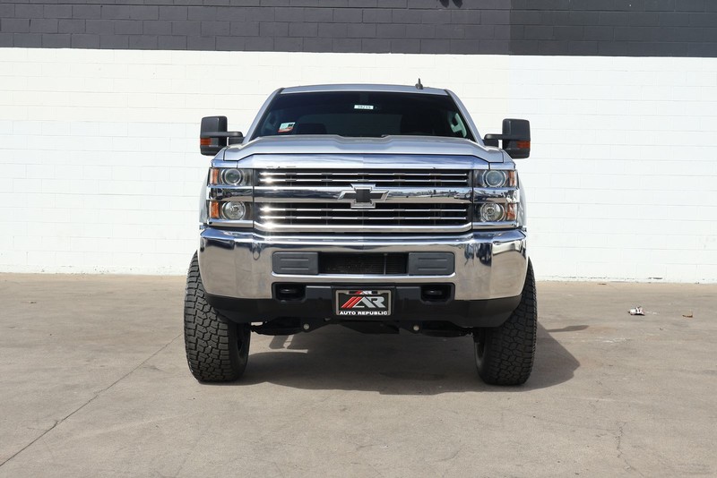 Chevrolet Silverado 2500HD Vehicle Full-screen Gallery Image 02