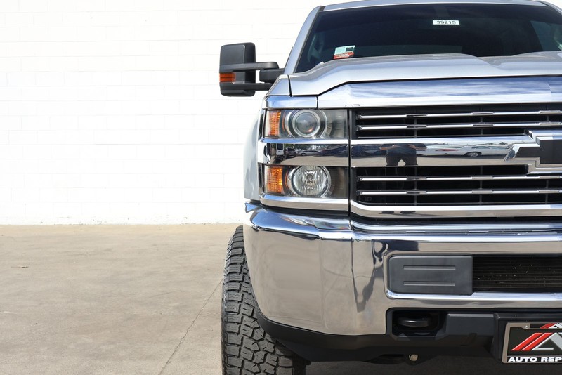 Chevrolet Silverado 2500HD Vehicle Full-screen Gallery Image 03