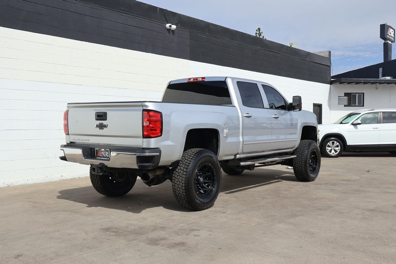 Chevrolet Silverado 2500HD Vehicle Full-screen Gallery Image 05
