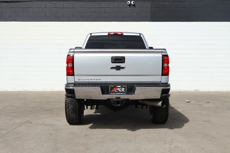 Chevrolet Silverado 2500HD Vehicle Full-screen Gallery Image 06