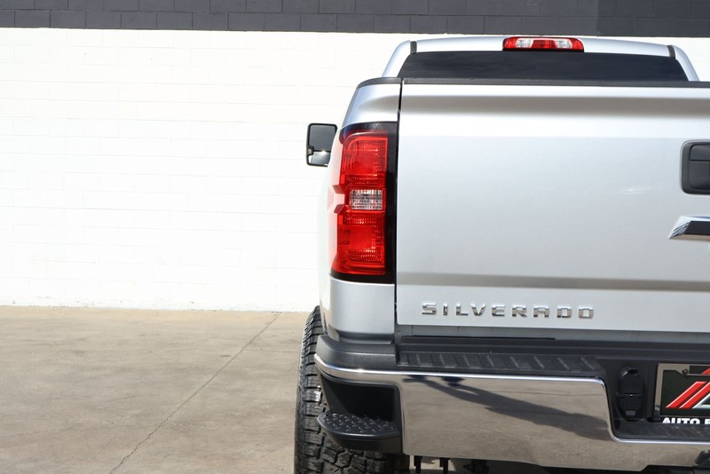 Chevrolet Silverado 2500HD Vehicle Full-screen Gallery Image 07