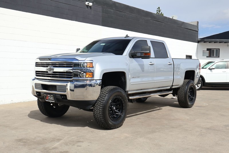 Chevrolet Silverado 2500HD Vehicle Full-screen Gallery Image 11