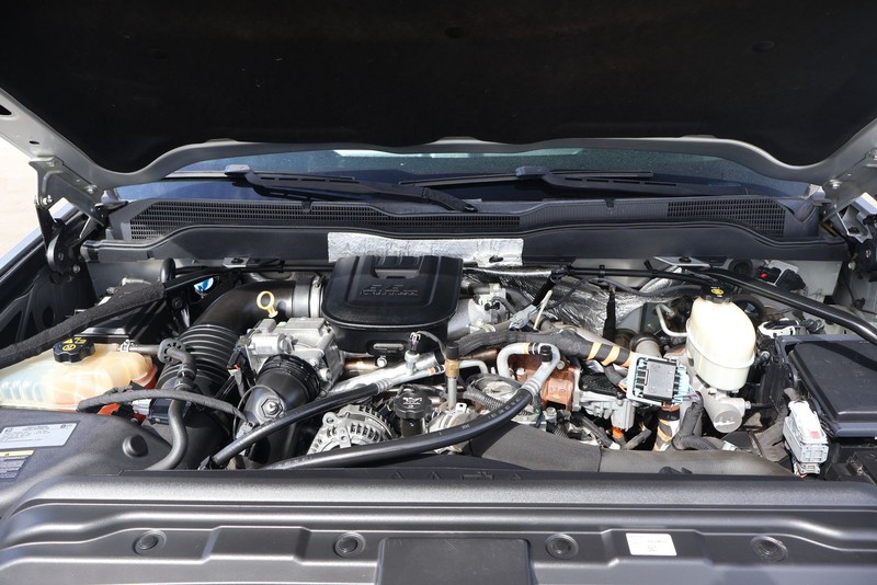 Chevrolet Silverado 2500HD Vehicle Full-screen Gallery Image 12