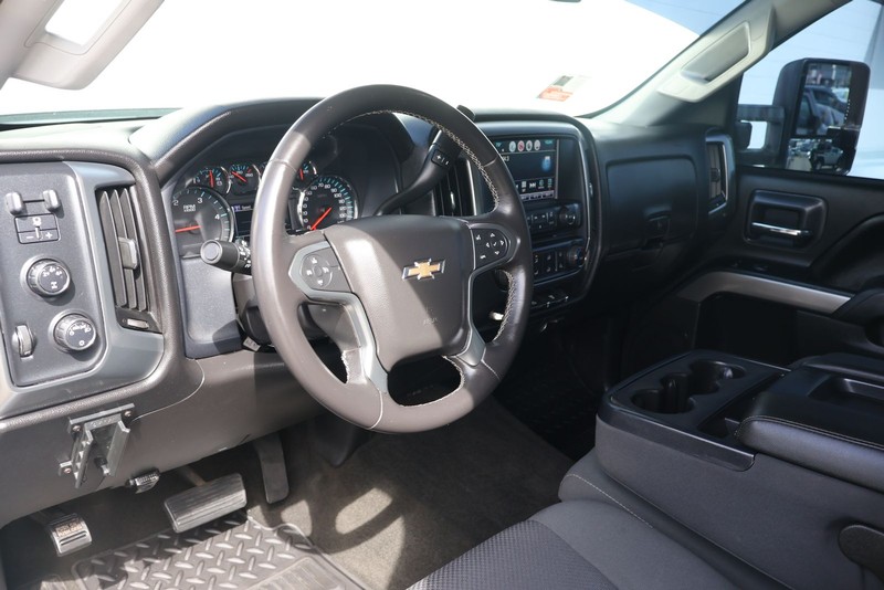 Chevrolet Silverado 2500HD Vehicle Full-screen Gallery Image 16