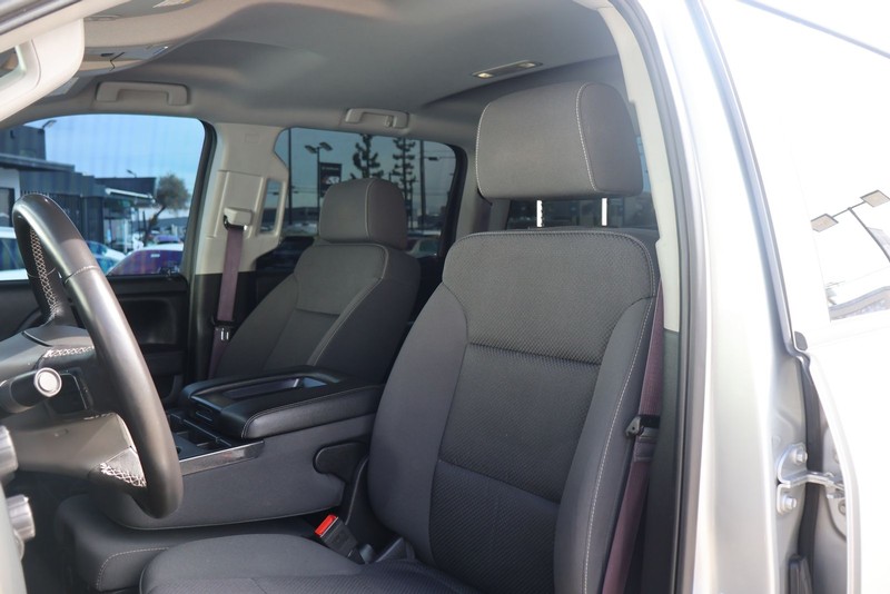 Chevrolet Silverado 2500HD Vehicle Full-screen Gallery Image 17