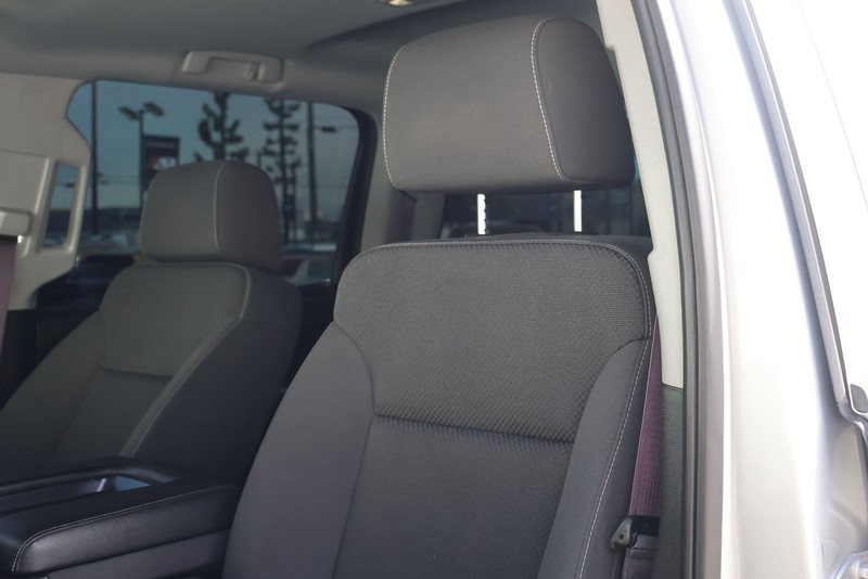 Chevrolet Silverado 2500HD Vehicle Full-screen Gallery Image 18