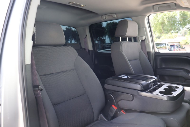 Chevrolet Silverado 2500HD Vehicle Full-screen Gallery Image 20