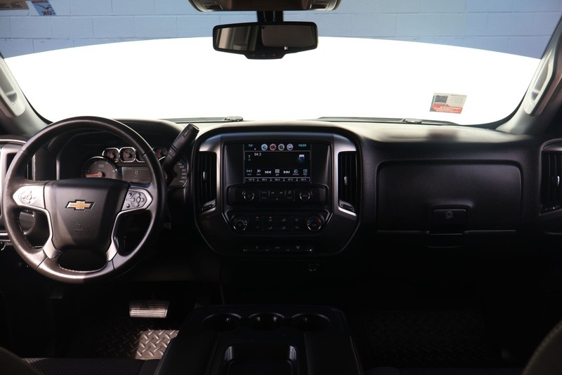 Chevrolet Silverado 2500HD Vehicle Full-screen Gallery Image 22