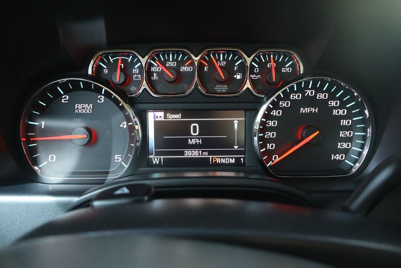 Chevrolet Silverado 2500HD Vehicle Full-screen Gallery Image 23