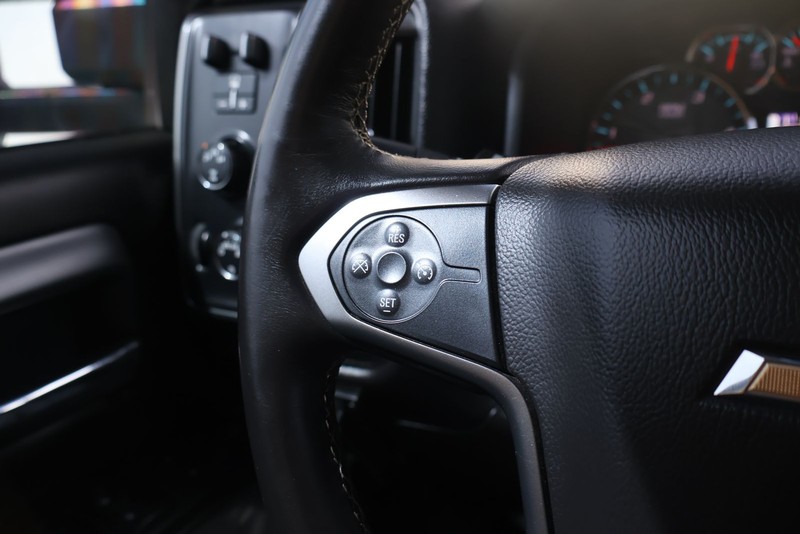 Chevrolet Silverado 2500HD Vehicle Full-screen Gallery Image 25