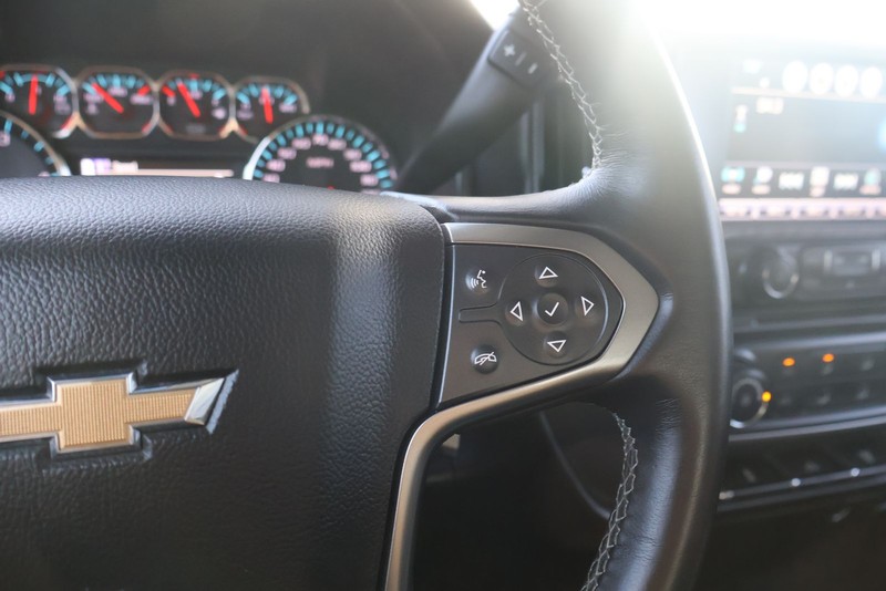 Chevrolet Silverado 2500HD Vehicle Full-screen Gallery Image 26