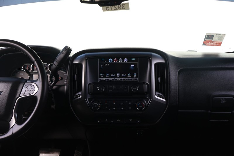Chevrolet Silverado 2500HD Vehicle Full-screen Gallery Image 27