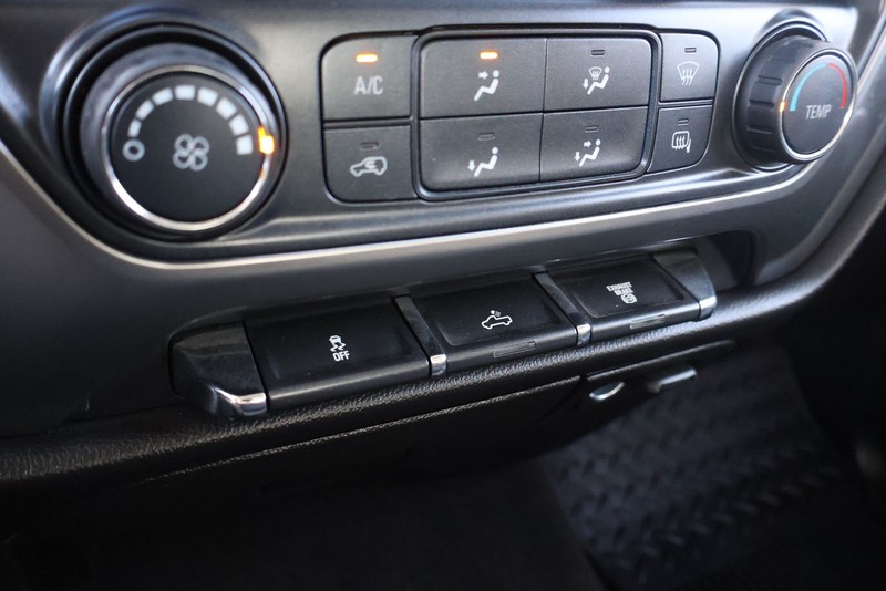 Chevrolet Silverado 2500HD Vehicle Full-screen Gallery Image 30