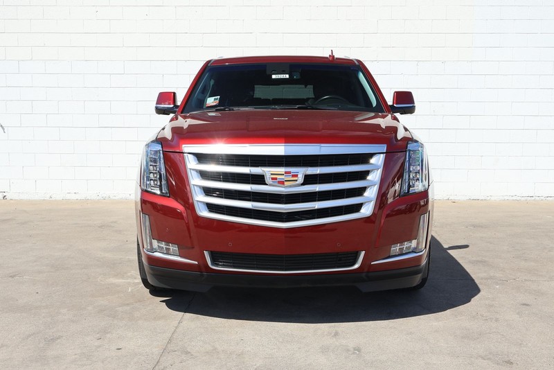 Cadillac Escalade Vehicle Full-screen Gallery Image 02