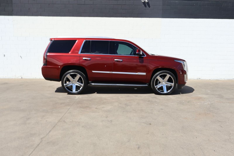 Cadillac Escalade Vehicle Full-screen Gallery Image 04