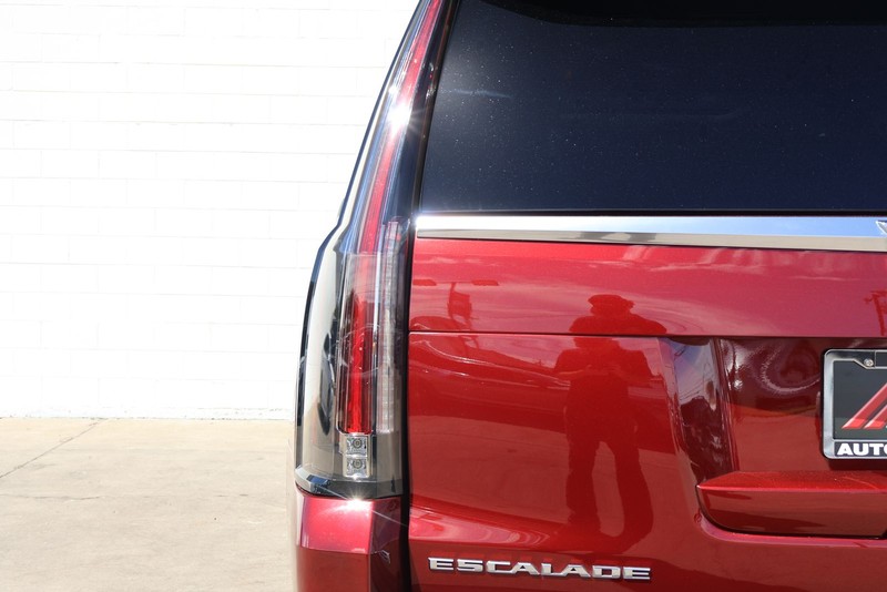 Cadillac Escalade Vehicle Full-screen Gallery Image 07