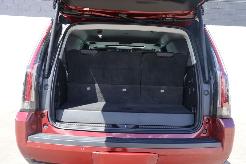 Cadillac Escalade Vehicle Full-screen Gallery Image 08