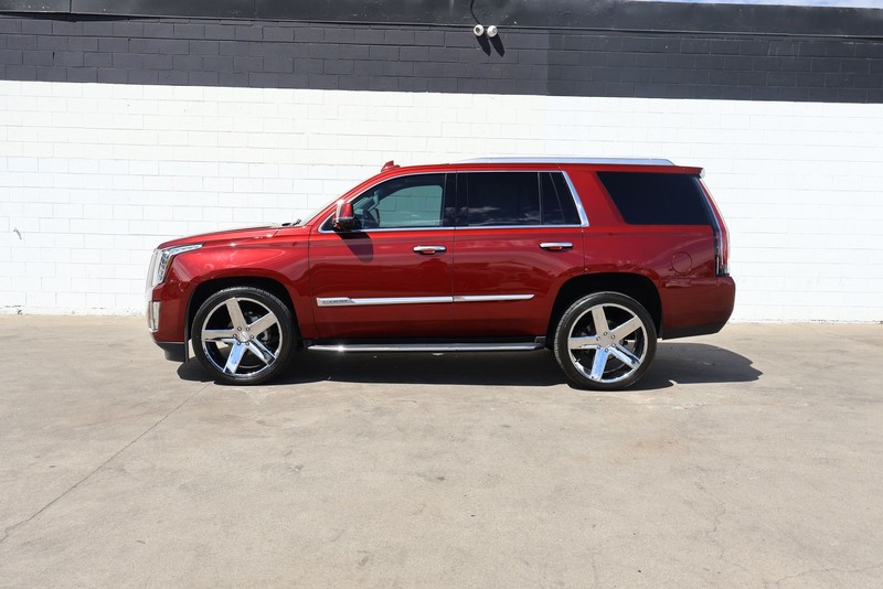 Cadillac Escalade Vehicle Full-screen Gallery Image 10