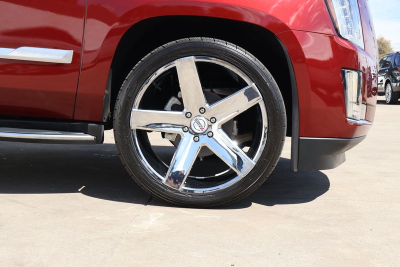 Cadillac Escalade Vehicle Full-screen Gallery Image 13