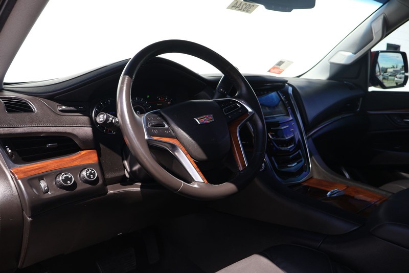 Cadillac Escalade Vehicle Full-screen Gallery Image 16