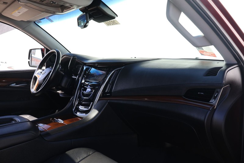 Cadillac Escalade Vehicle Full-screen Gallery Image 19