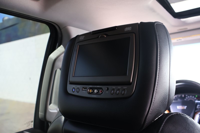 Cadillac Escalade Vehicle Full-screen Gallery Image 23