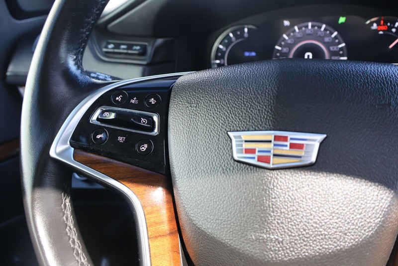 Cadillac Escalade Vehicle Full-screen Gallery Image 28