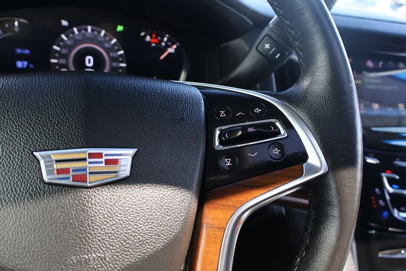 Cadillac Escalade Vehicle Full-screen Gallery Image 29