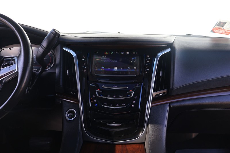 Cadillac Escalade Vehicle Full-screen Gallery Image 30