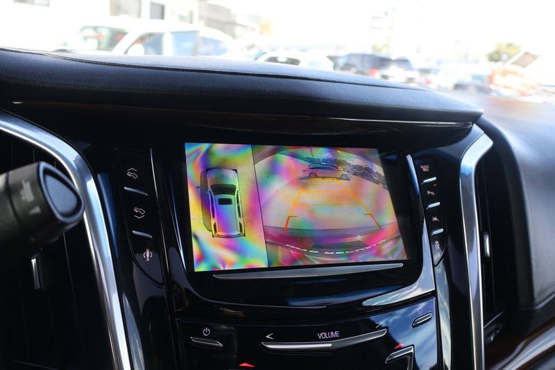 Cadillac Escalade Vehicle Full-screen Gallery Image 31