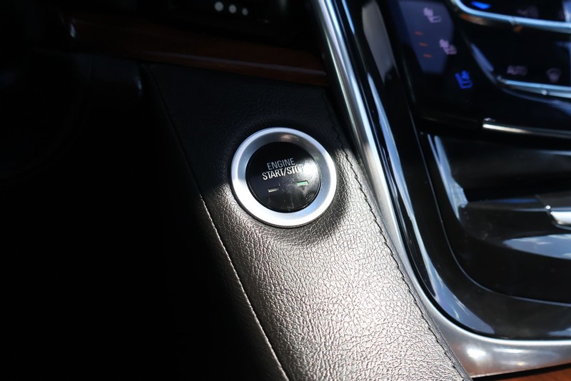 Cadillac Escalade Vehicle Full-screen Gallery Image 33