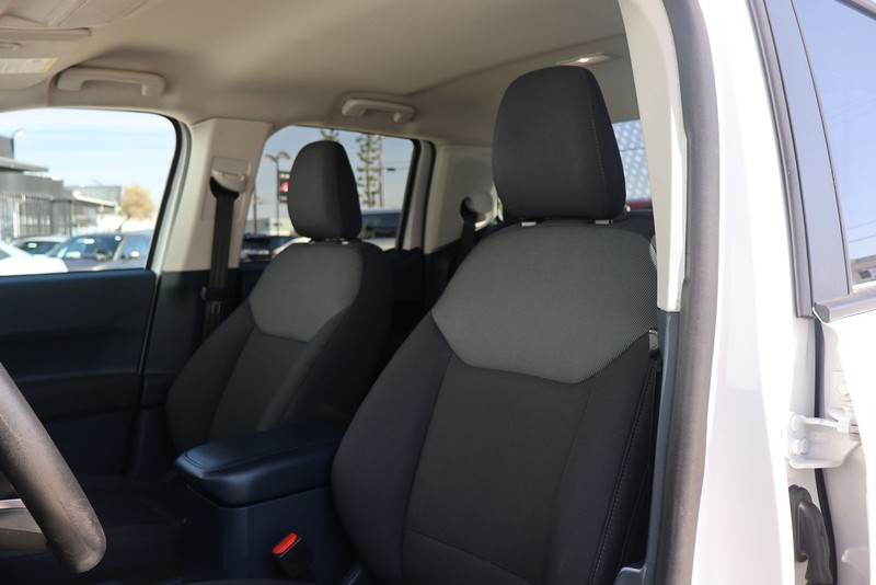 Ford Maverick Vehicle Full-screen Gallery Image 17