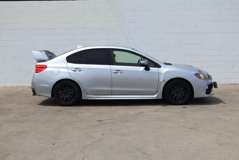 Subaru WRX STI Vehicle Full-screen Gallery Image 04