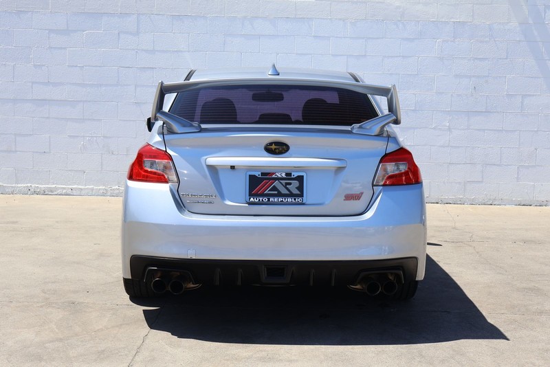 Subaru WRX STI Vehicle Full-screen Gallery Image 06