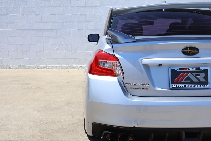 Subaru WRX STI Vehicle Full-screen Gallery Image 07