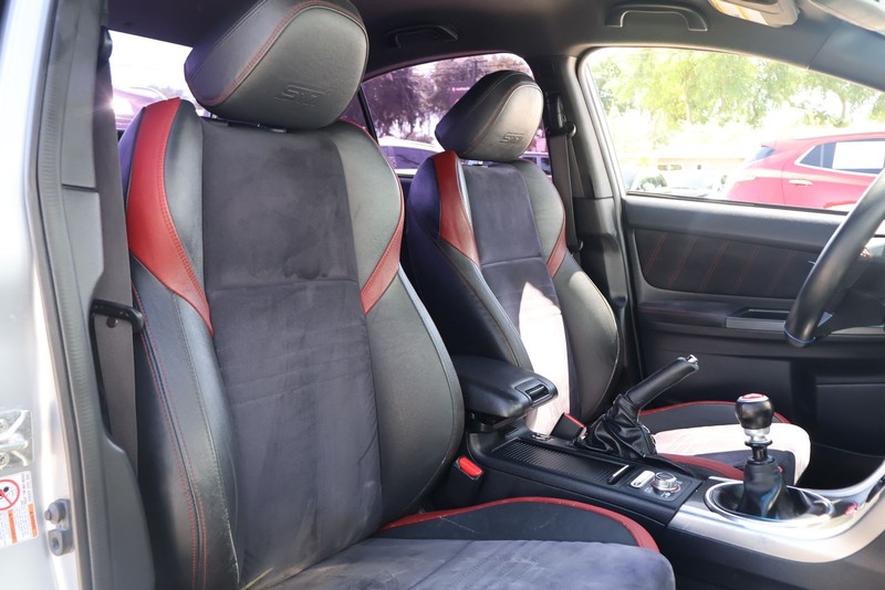 Subaru WRX STI Vehicle Full-screen Gallery Image 19