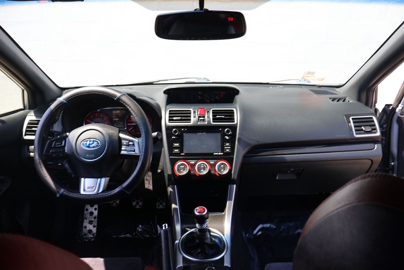 Subaru WRX STI Vehicle Full-screen Gallery Image 21