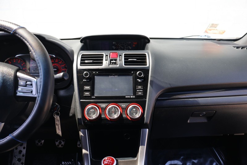 Subaru WRX STI Vehicle Full-screen Gallery Image 27