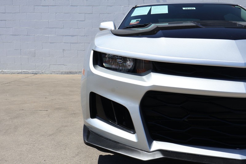 Chevrolet Camaro Vehicle Full-screen Gallery Image 03