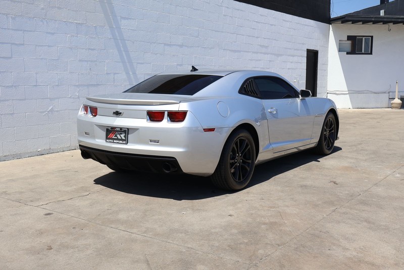Chevrolet Camaro Vehicle Full-screen Gallery Image 05