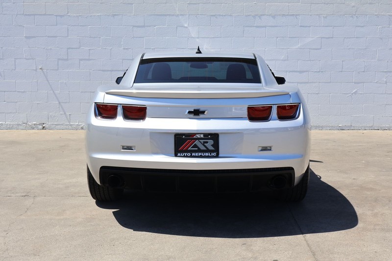 Chevrolet Camaro Vehicle Full-screen Gallery Image 06