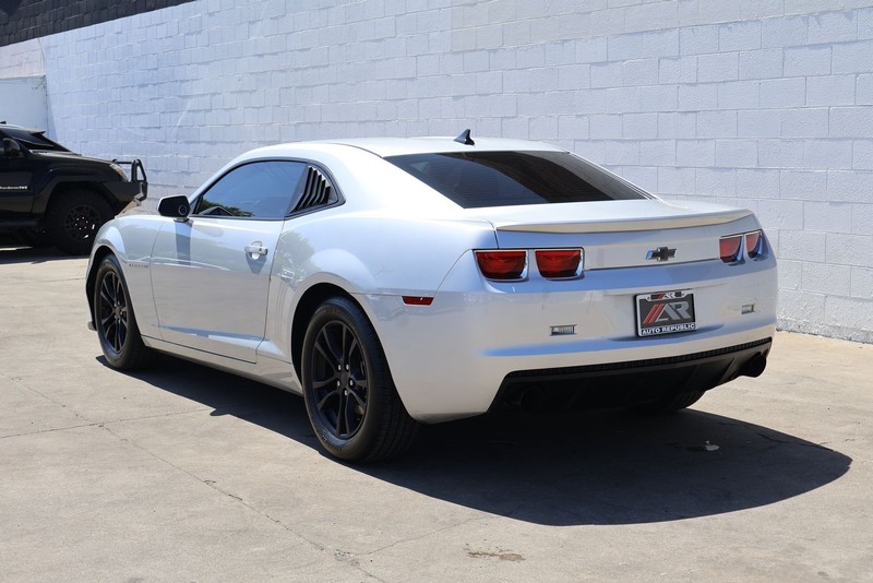 Chevrolet Camaro Vehicle Full-screen Gallery Image 09