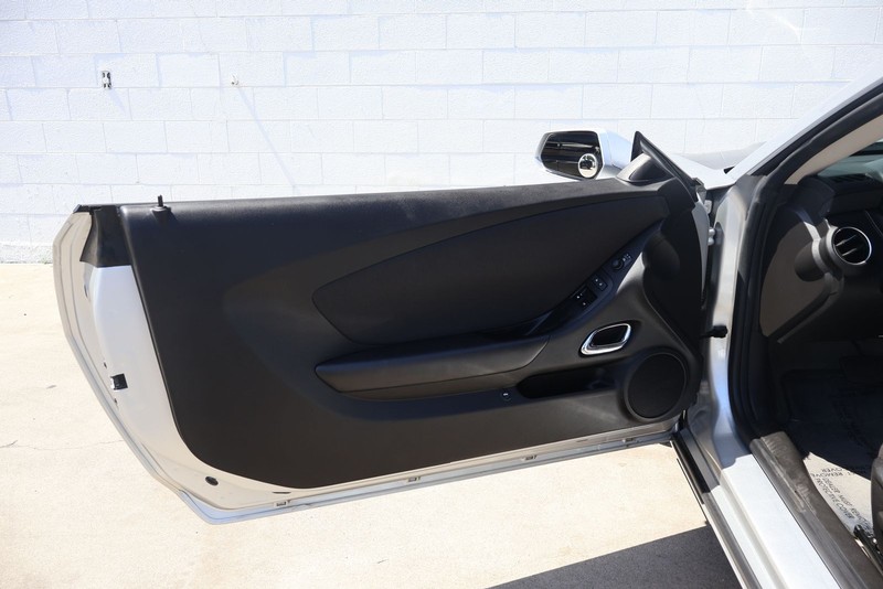 Chevrolet Camaro Vehicle Full-screen Gallery Image 14